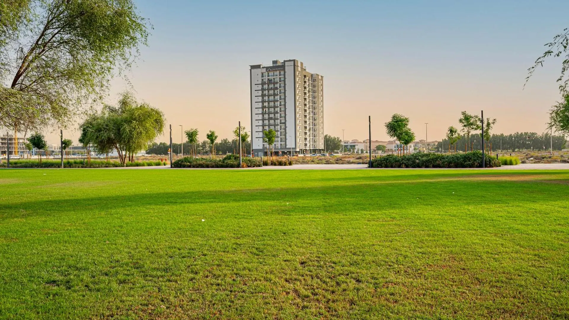Trendy Studio Getaway In Dubailand'S Best Distric
