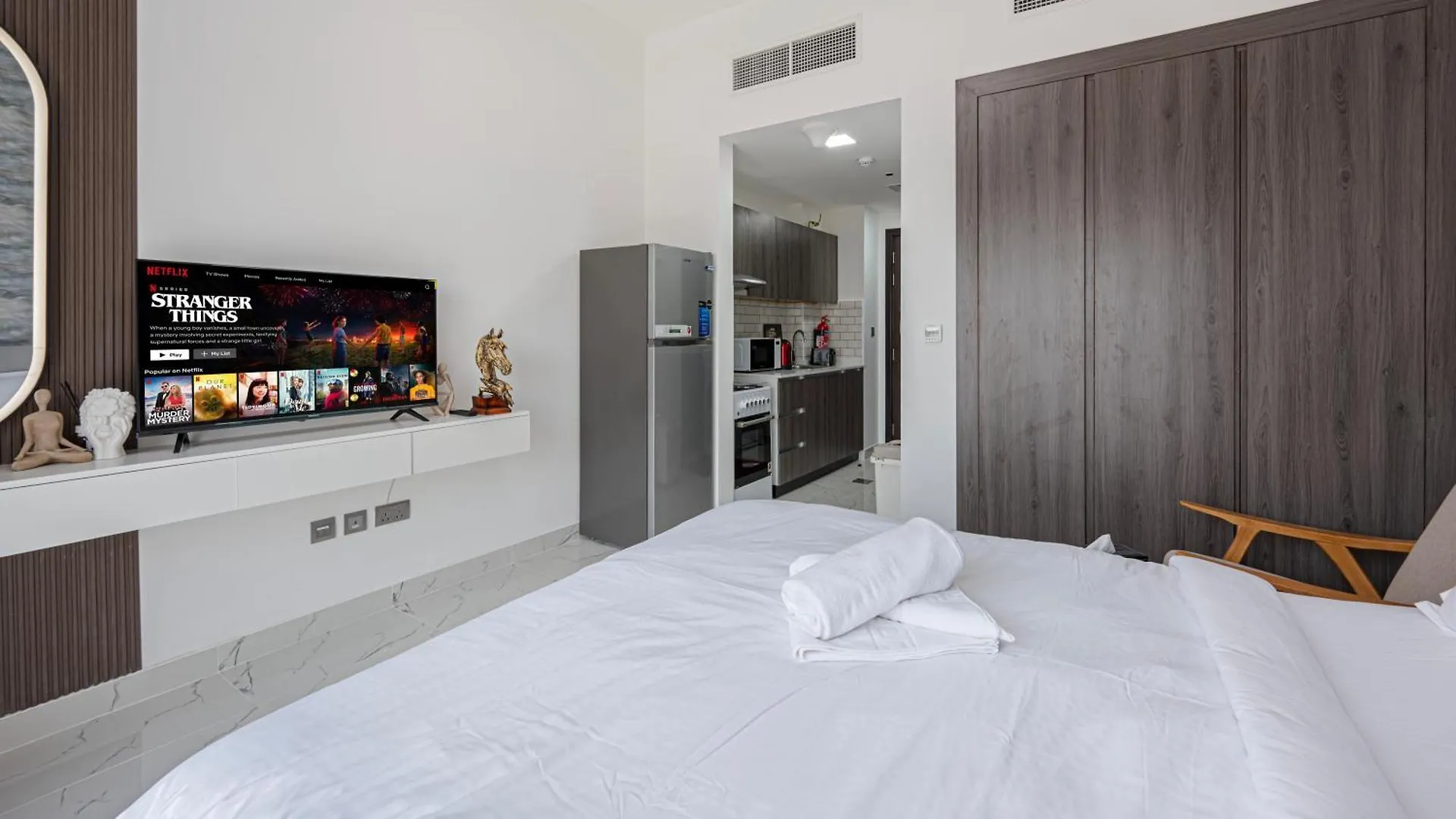 Trendy Studio Getaway In Dubailand'S Best Distric
